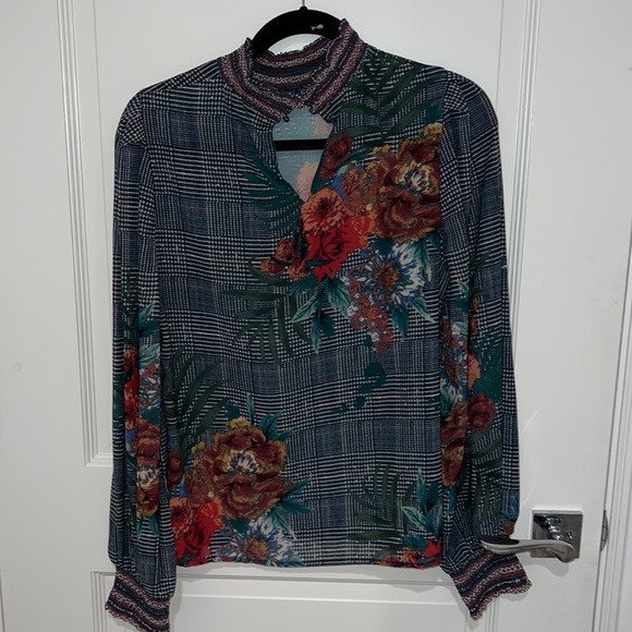 Jealous, tomato, blue floral blouse - Picture 4 of 4